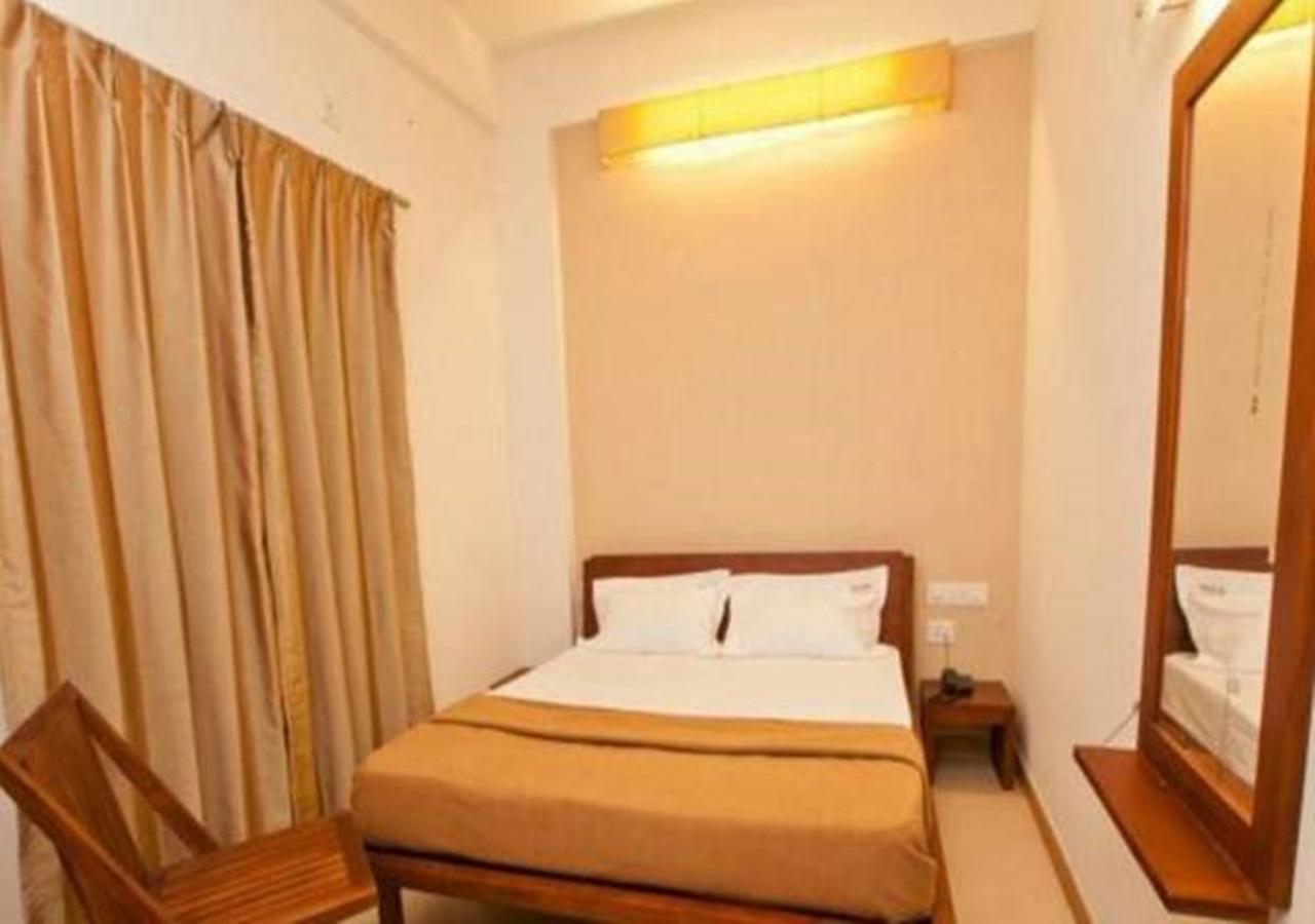 Hotel Holiday Home Bangalore Buitenkant foto