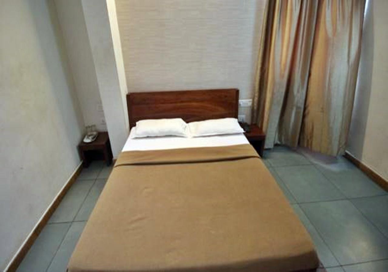 Hotel Holiday Home Bangalore Buitenkant foto