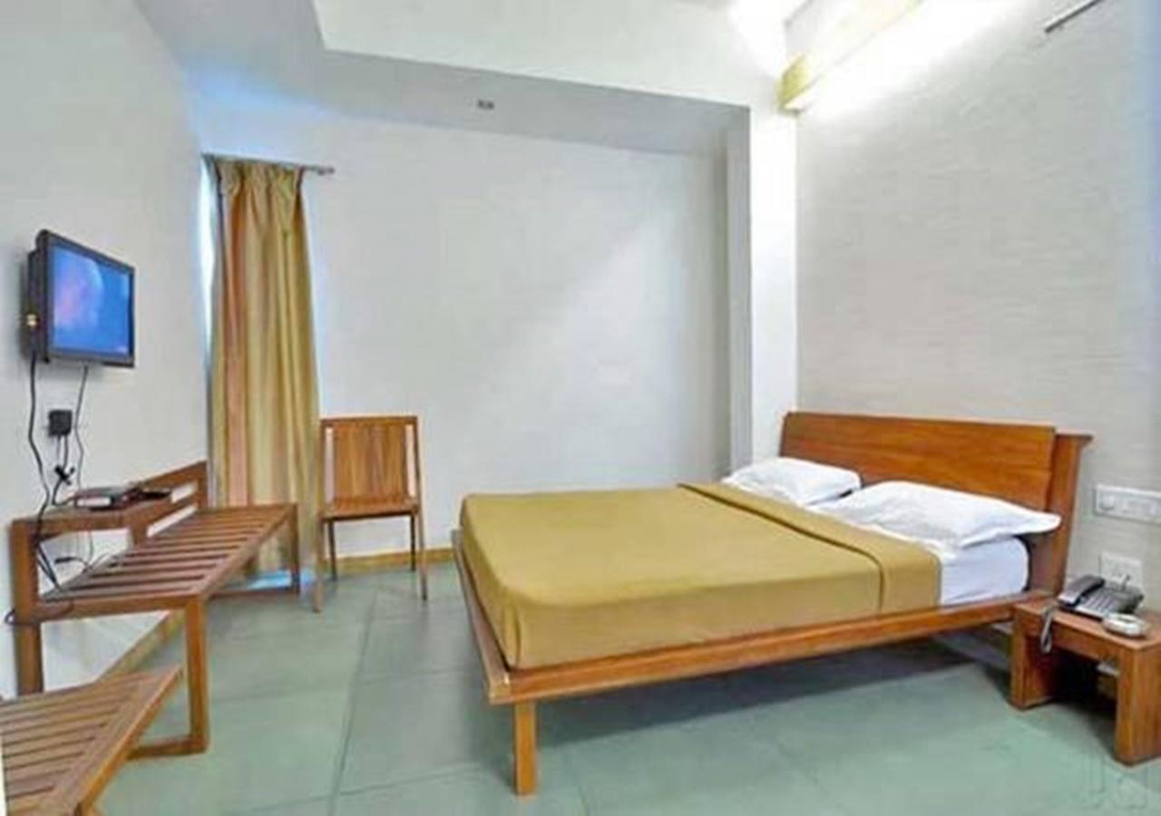 Hotel Holiday Home Bangalore Buitenkant foto