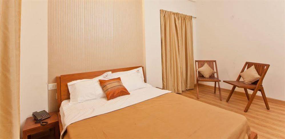 Hotel Holiday Home Bangalore Buitenkant foto